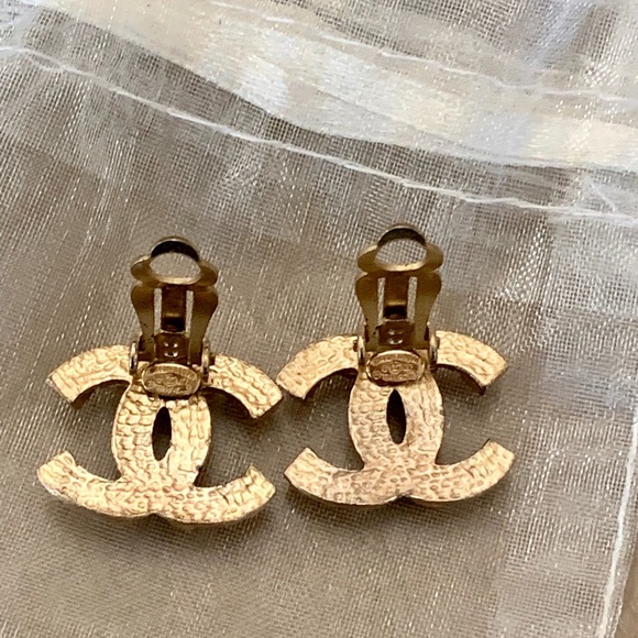 Sold x Chanel CC vintage clip on earrings - Picture 5 of 8
